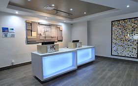 Holiday Inn Express & Suites Toronto Airport West By Ihg